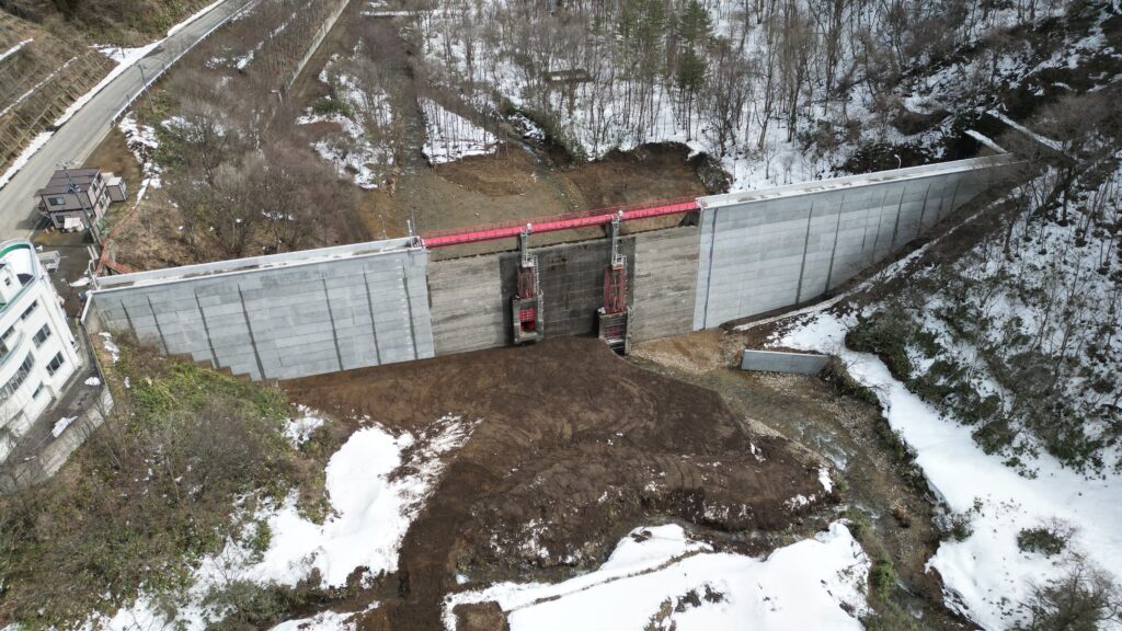 第32号 夏坂ダム防ダム第3号工事の施工写真